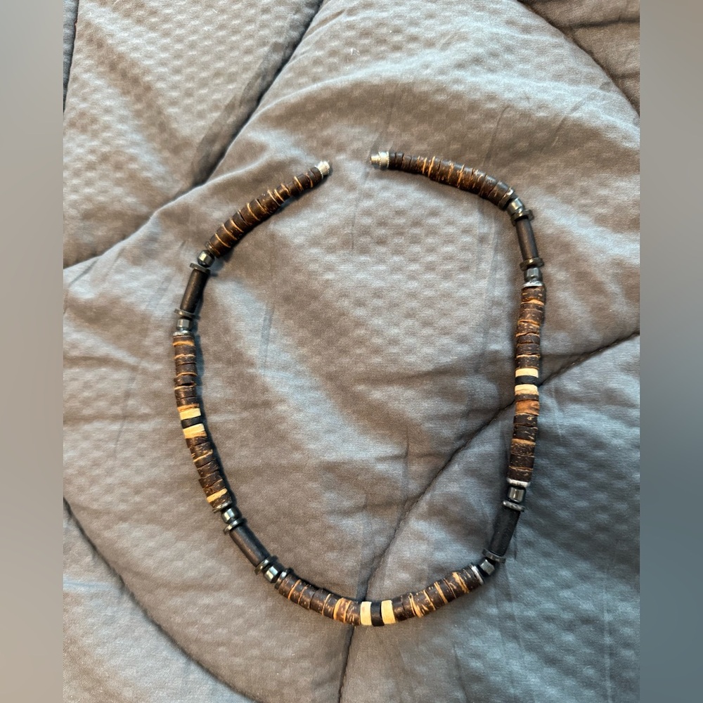 Elegant Black and Brown Beaded Necklace unisex - good conditions